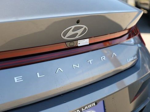Used 2025 Hyundai Elantra Limited FWD image 39