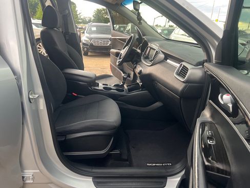 Used 2020 Kia Sorento L FWD image 15