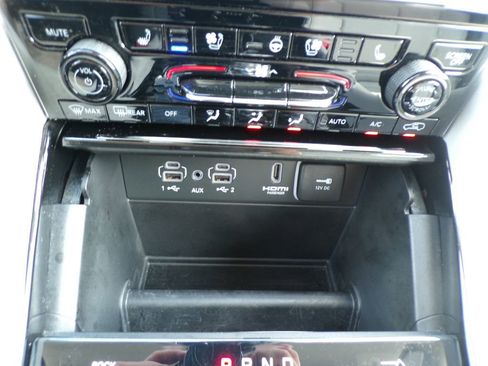 Used 2023 Jeep Grand Cherokee Overland AWD/4WD image 28