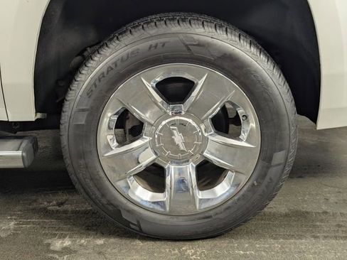 Used 2017 Chevrolet Suburban Premier image 11