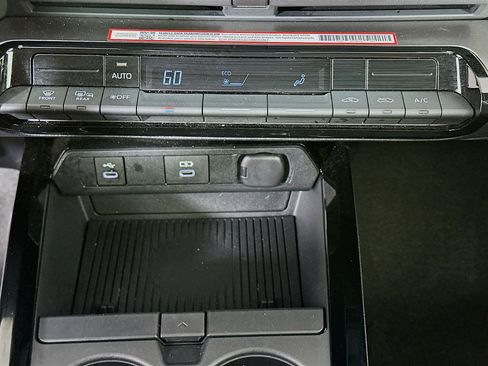 Used 2025 Toyota Prius LE image 24