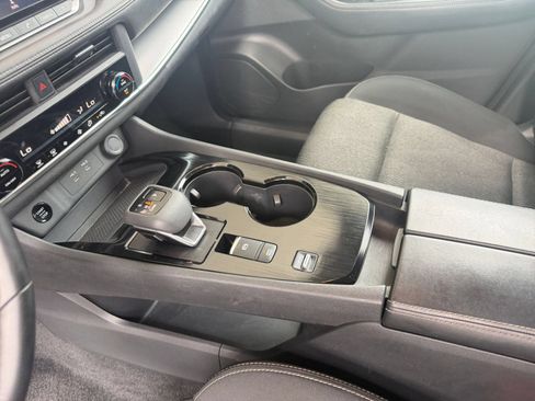Used 2025 Nissan Rogue SV FWD image 43