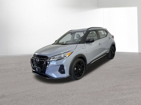 Used 2024 Nissan Kicks SR w/ SR Premium Package FWD image 2