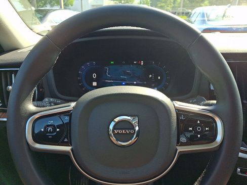 Certified 2025 Volvo S60 B5 Plus AWD/4WD image 19
