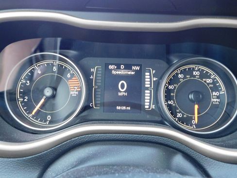 Used 2018 Jeep Cherokee Latitude w/ Altitude Package image 11