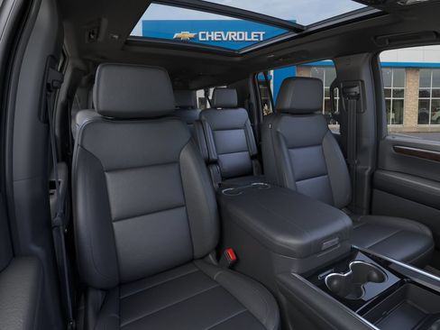 New 2026 Chevrolet Suburban Z71 AWD/4WD image 16