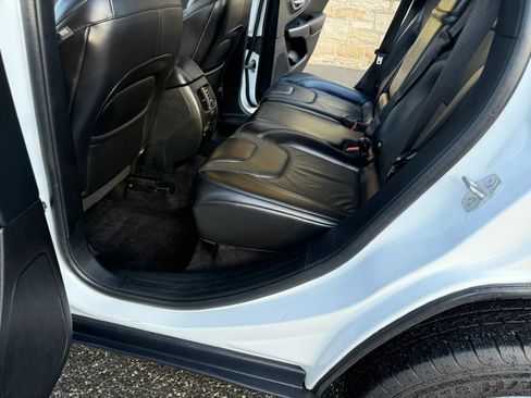 Used 2019 Jeep Cherokee Limited image 22