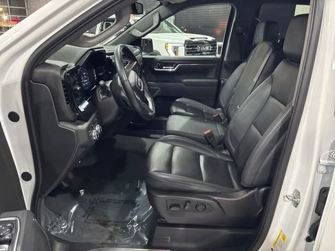 Used 2025 GMC Sierra 1500 SLT image 11