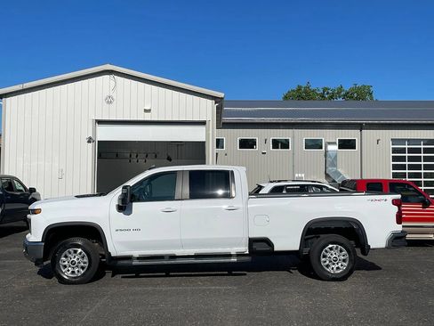 Used 2025 Chevrolet Silverado 2500 LT w/ Convenience Package AWD/4WD image 10