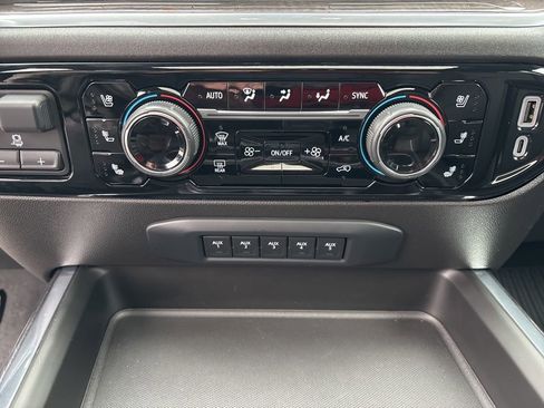 Used 2024 Chevrolet Silverado 2500 LTZ w/ LTZ Convenience Package image 43