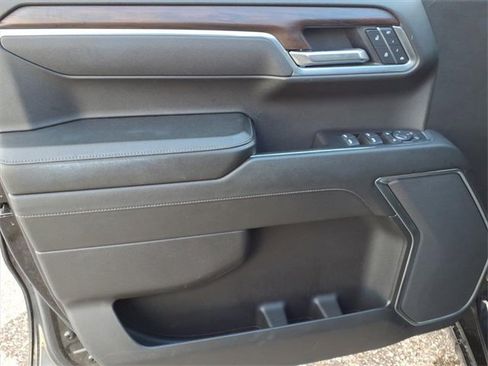 Used 2025 GMC Sierra 1500 SLT image 11