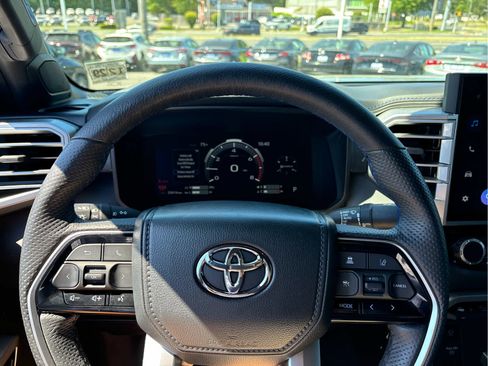 Used 2024 Toyota Tundra Platinum AWD/4WD image 10