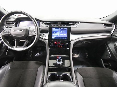 Used 2022 Jeep Grand Cherokee Altitude image 3