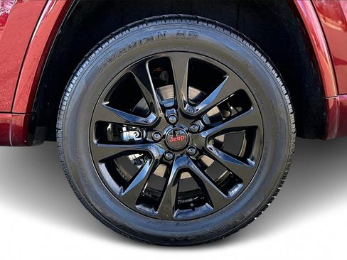 Certified 2018 Jeep Grand Cherokee Altitude image 33