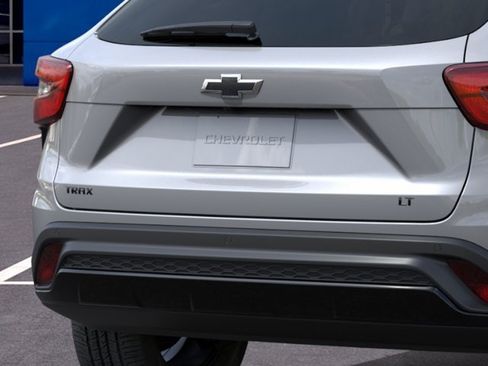 New 2026 Chevrolet Trax LT w/ Driver Confidence Package FWD image 14