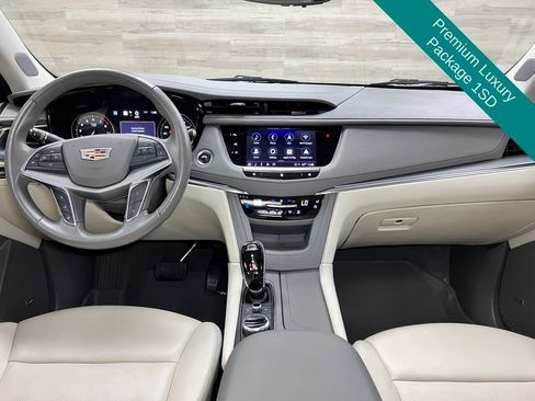 Used 2021 Cadillac XT5 Premium Luxury AWD/4WD image 2