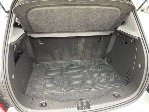 Used 2019 Chevrolet Trax LT w/ LT Convenience Package FWD image 23