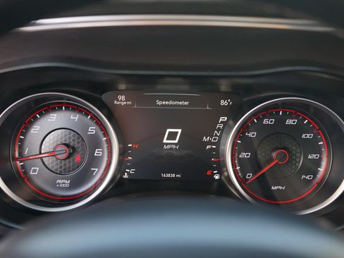 Used 2018 Dodge Charger SXT RWD image 21