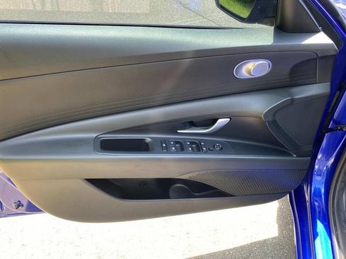Used 2023 Hyundai Elantra Blue FWD image 12