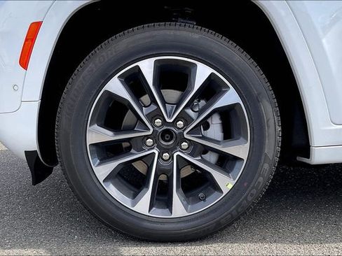 New 2025 Jeep Grand Cherokee Overland image 11