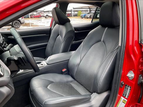 Used 2021 Toyota Camry XSE image 9