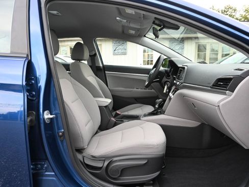 Used 2020 Hyundai Elantra SE FWD image 30