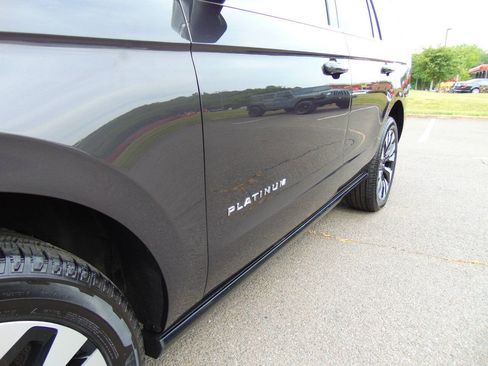 Used 2025 Ford Expedition Platinum w/ Driver's Package AWD/4WD image 75