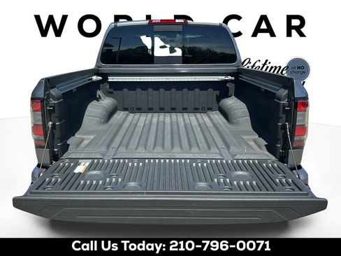 Used 2025 Nissan Frontier SV w/ SV Convenience Package RWD image 9