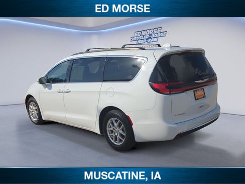 Certified 2022 Chrysler Pacifica Touring-L FWD image 3