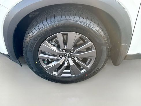 Used 2023 Nissan Pathfinder S image 25