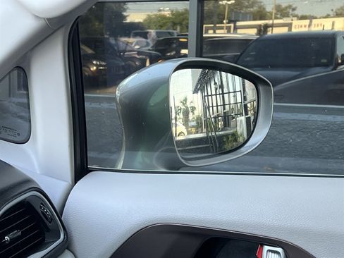 Used 2018 Chrysler Pacifica Touring Plus w/ Tire & Wheel Group image 31