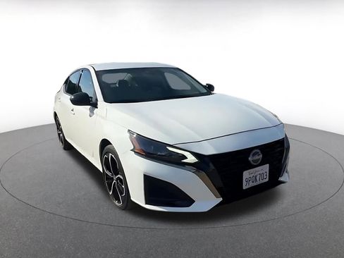 Used 2025 Nissan Altima 2.5 SR image 3