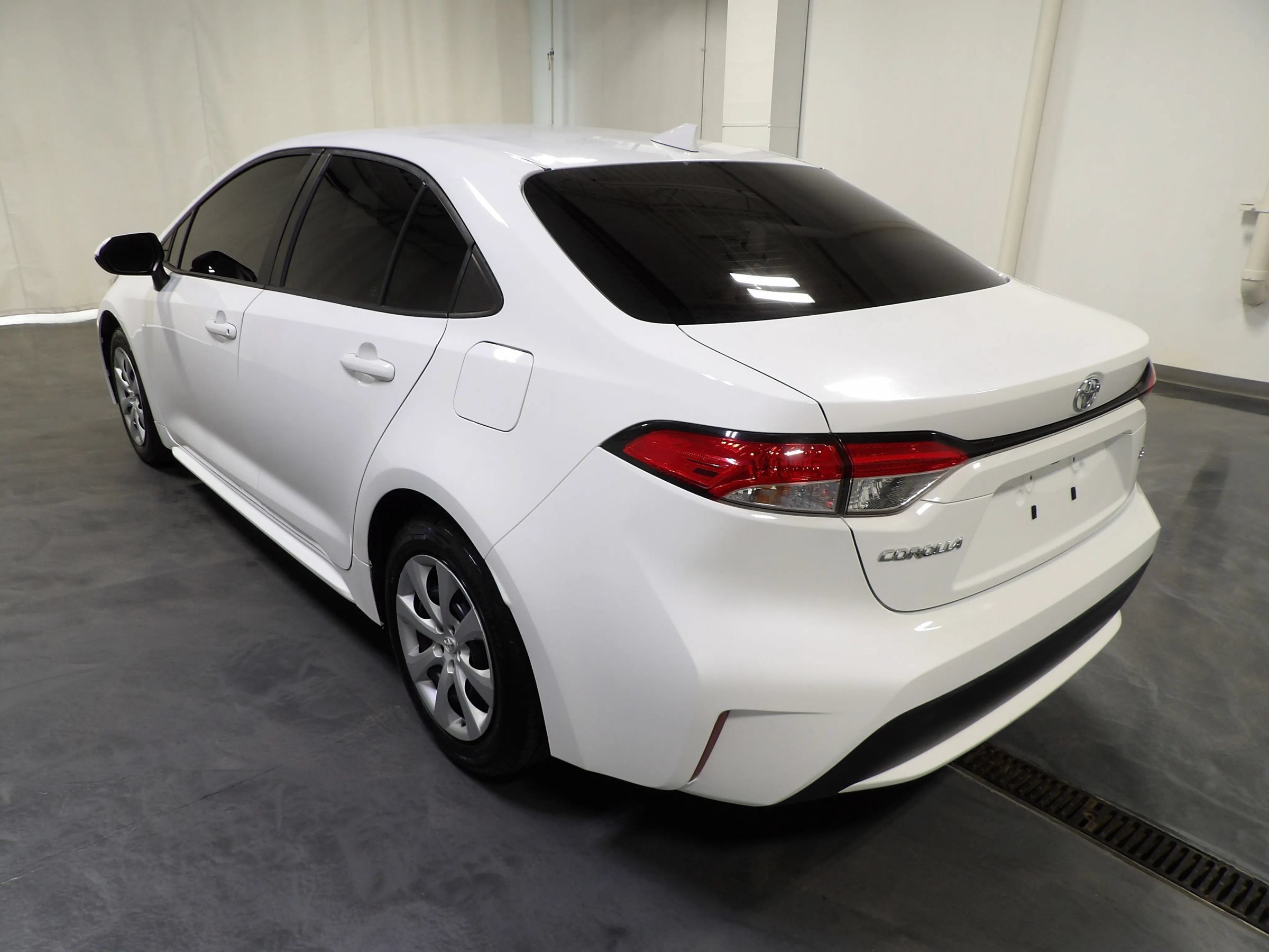 Used 2021 Toyota Corolla LE FWD image 6