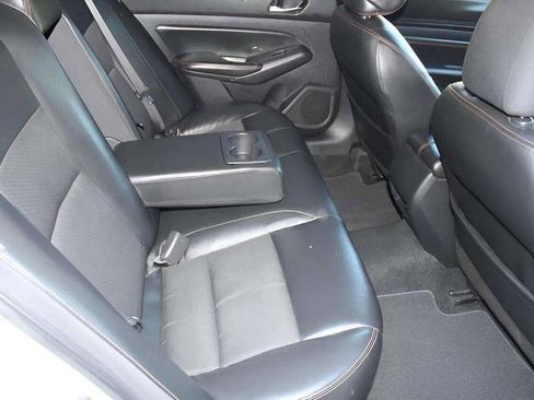 Used 2019 Nissan Altima 2.5 SR w/ SR Premium Package image 12