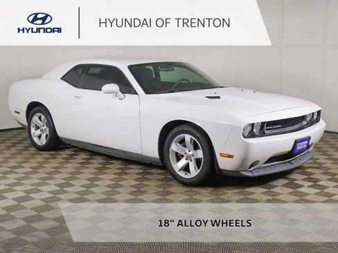 Used 2012 Dodge Challenger SXT RWD image 1