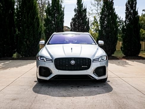 Used 2021 Jaguar XF R-Dynamic SE image 3