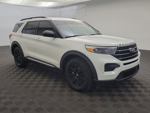 Used 2020 Ford Explorer XLT image 4
