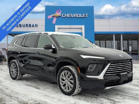 Used 2025 Buick Enclave Preferred image 3