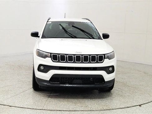 Used 2025 Jeep Compass Latitude image 2