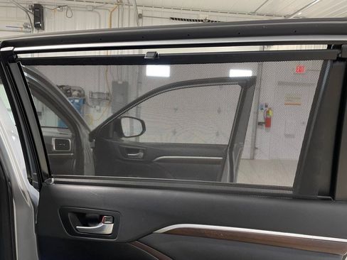 Used 2016 Toyota Highlander Limited Platinum image 24