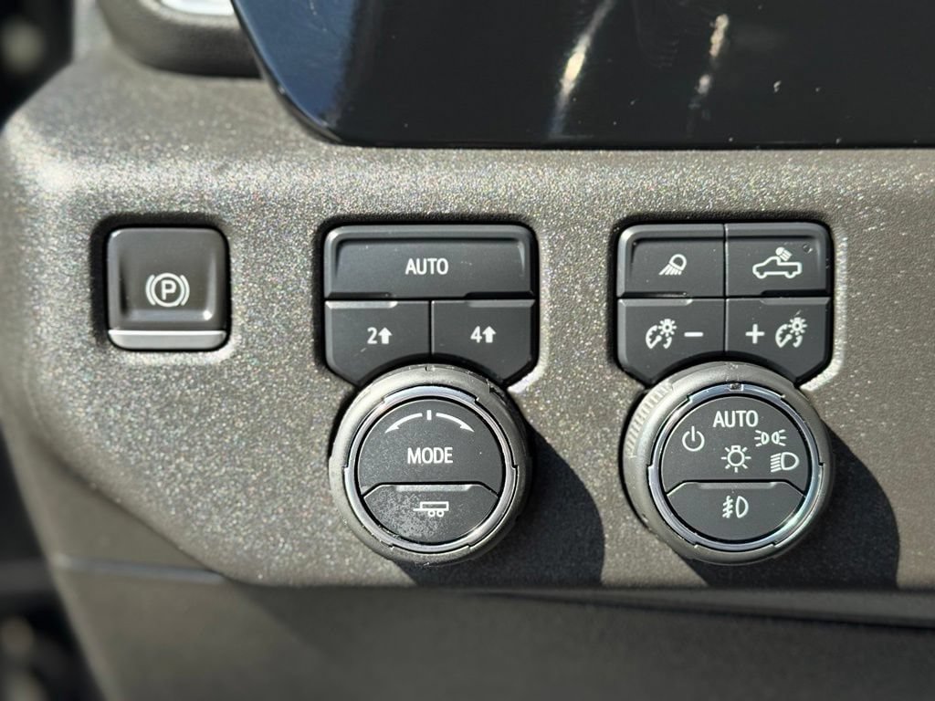Used 2023 Chevrolet Silverado 1500 RST w/ Redline Edition AWD/4WD image 18