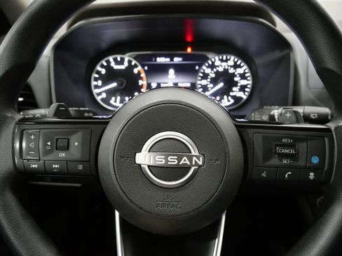 Used 2023 Nissan Rogue SV image 16