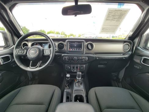 Used 2021 Jeep Wrangler Sport S image 25