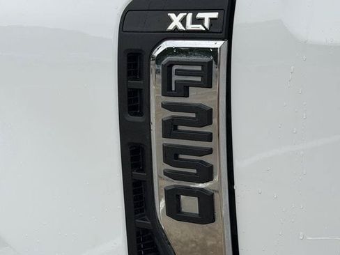 Used 2024 Ford F250 XLT w/ FX4 Off-Road Package AWD/4WD image 9