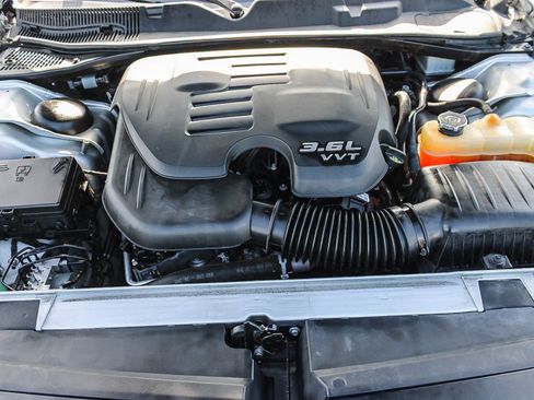 Used 2019 Dodge Challenger SXT image 27