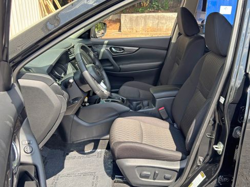 Used 2018 Nissan Rogue SV w/ Sun & Sound Touring Package AWD/4WD image 15