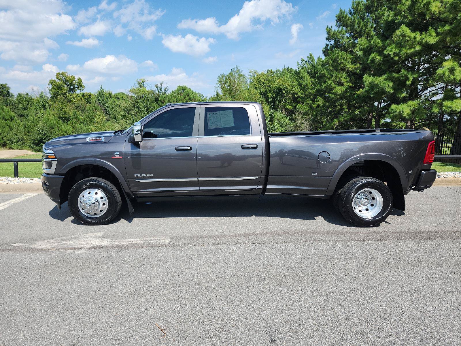 Used 2025 RAM 3500 Limited AWD/4WD image 2