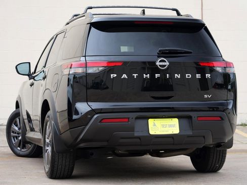 Used 2024 Nissan Pathfinder SV FWD image 5