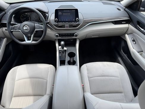 Used 2025 Nissan Altima 2.5 SV FWD image 23