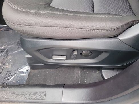 Used 2022 Ford Explorer XLT image 14